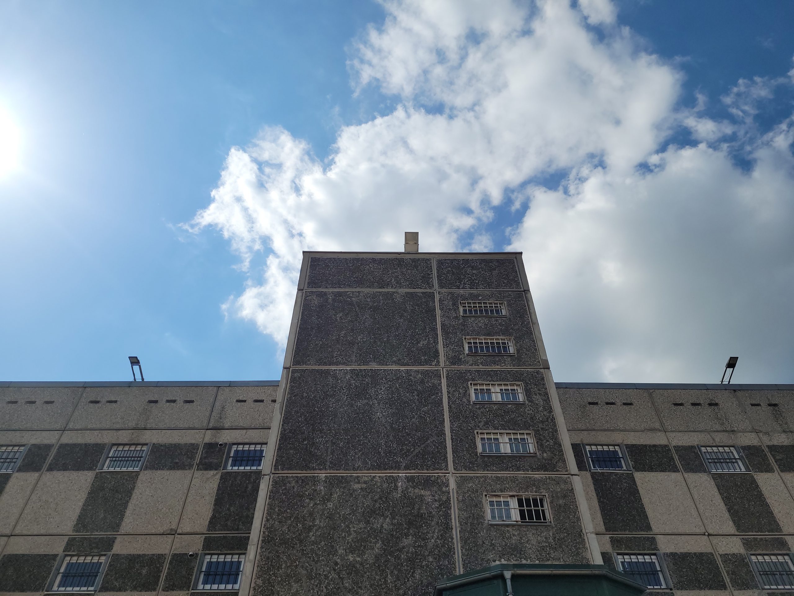 Blick auf die ehemalige Stasi-Haftanstalt Neubrandenburg