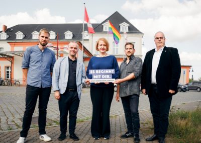 Ein Zeichen setzen nach dem queerfeindlichen Vorfall am Neubrandenburger Bahnhof