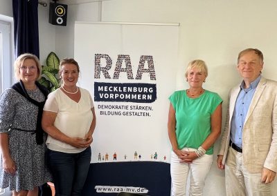 Bildungsministerin Simone Oldenburg zu Besuch bei der RAA M-V