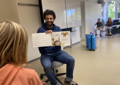 Die Bücherkoffer rollen durchs Mueßer Holz