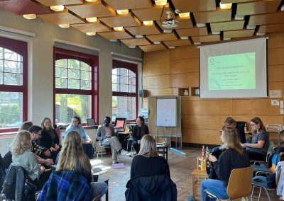 „Othering – Wen meine ich, wenn ich Wir sage?“: Fortbildung für Lehrkräfte an Courage-Schulen