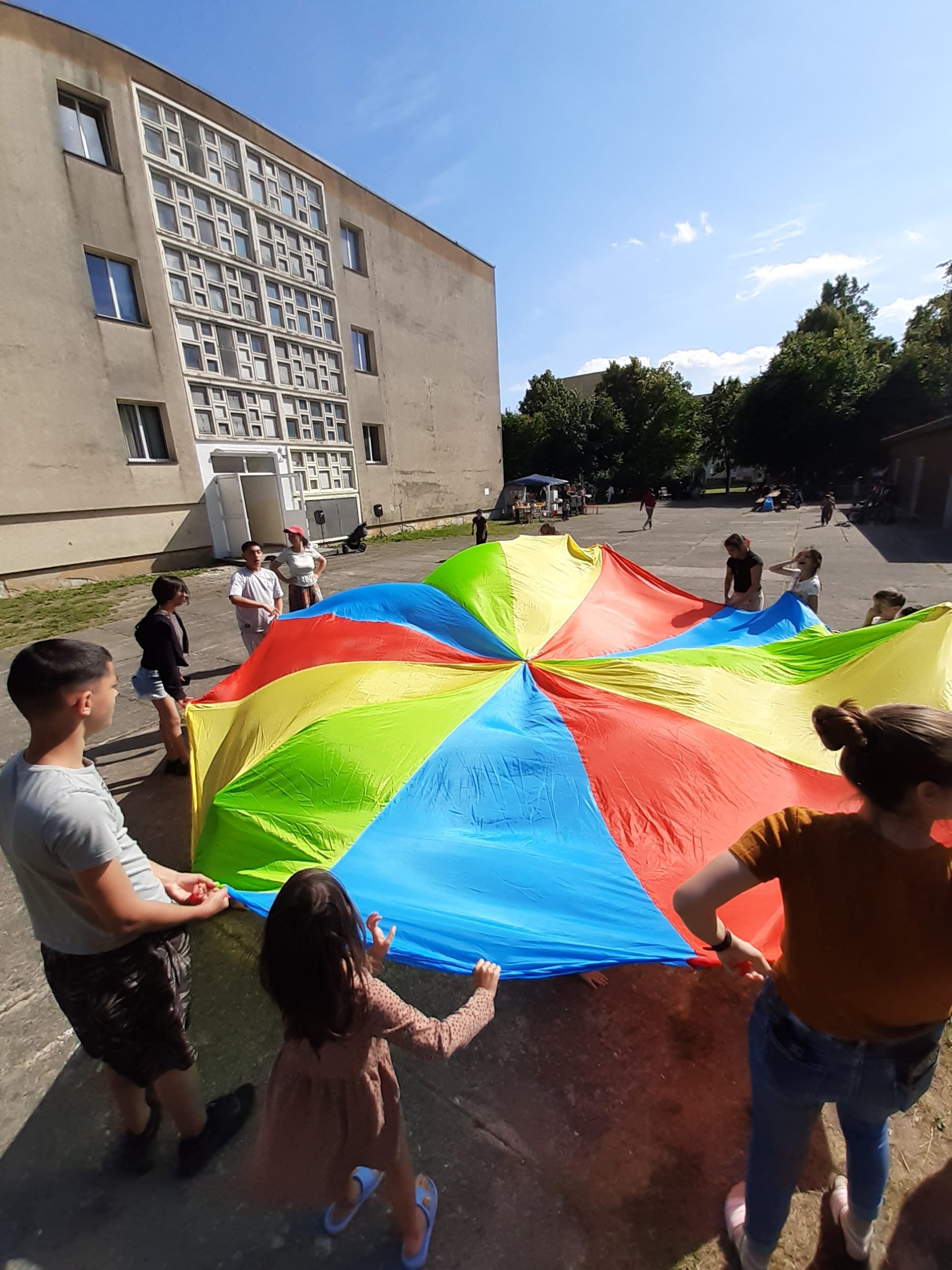 Gemeinsames Spielen beim Begegnungsfest